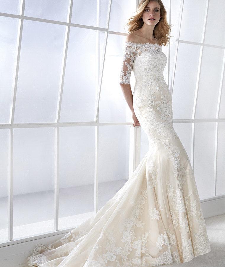 White One / Robe FAMOSA