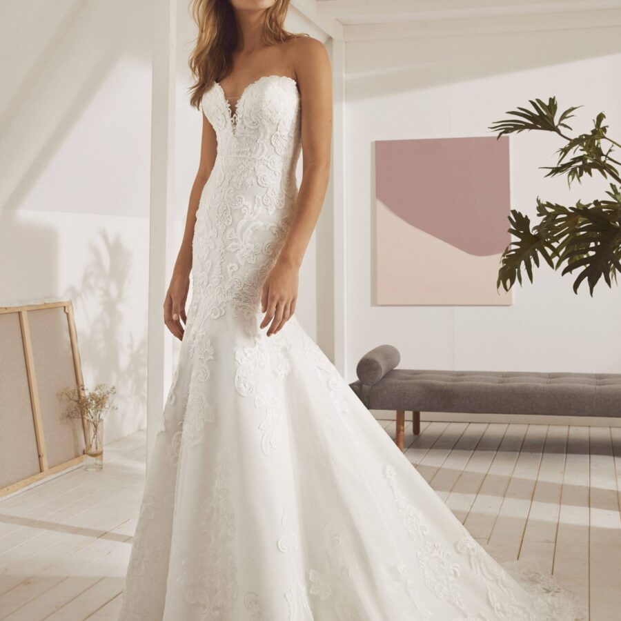 White One / Robe OMAGUA