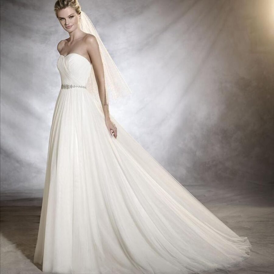 White One / Robe OMARA