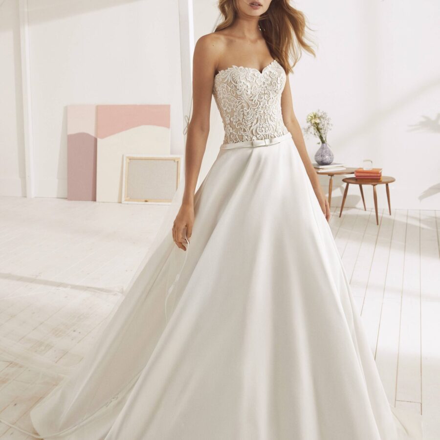 White One / Robe OONA