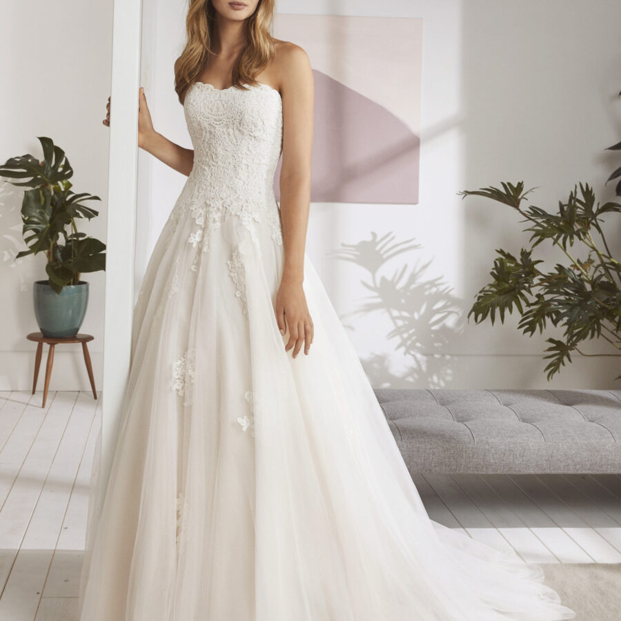 White One / Robe ORDIZIA