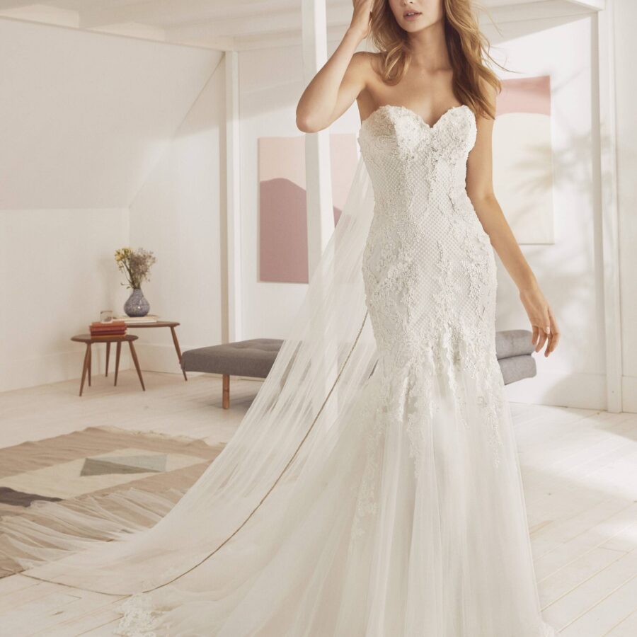 White One / Robe ORZOLA