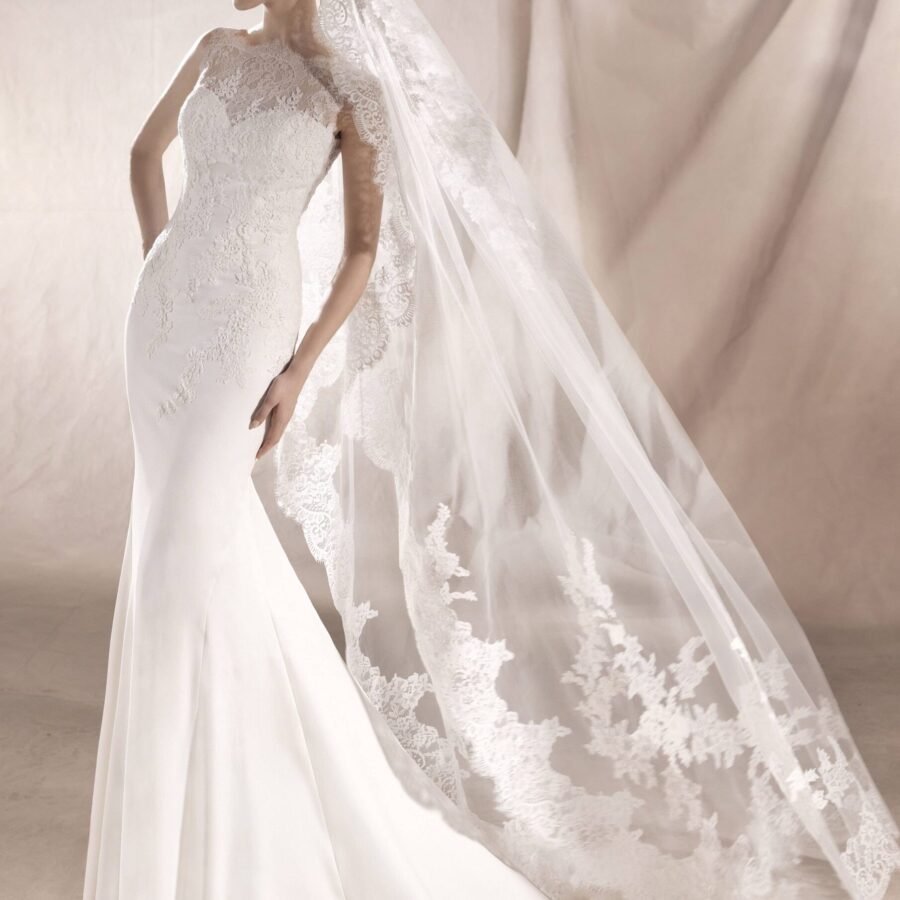 White One / Robe SATURN